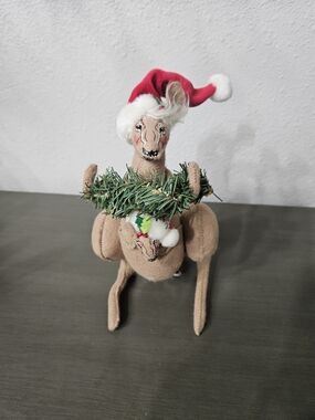 Annalee Brown Kangaroo and Baby with Red Santa Hat and Green Wreath 2009